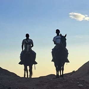 Cabalgata en el desierto